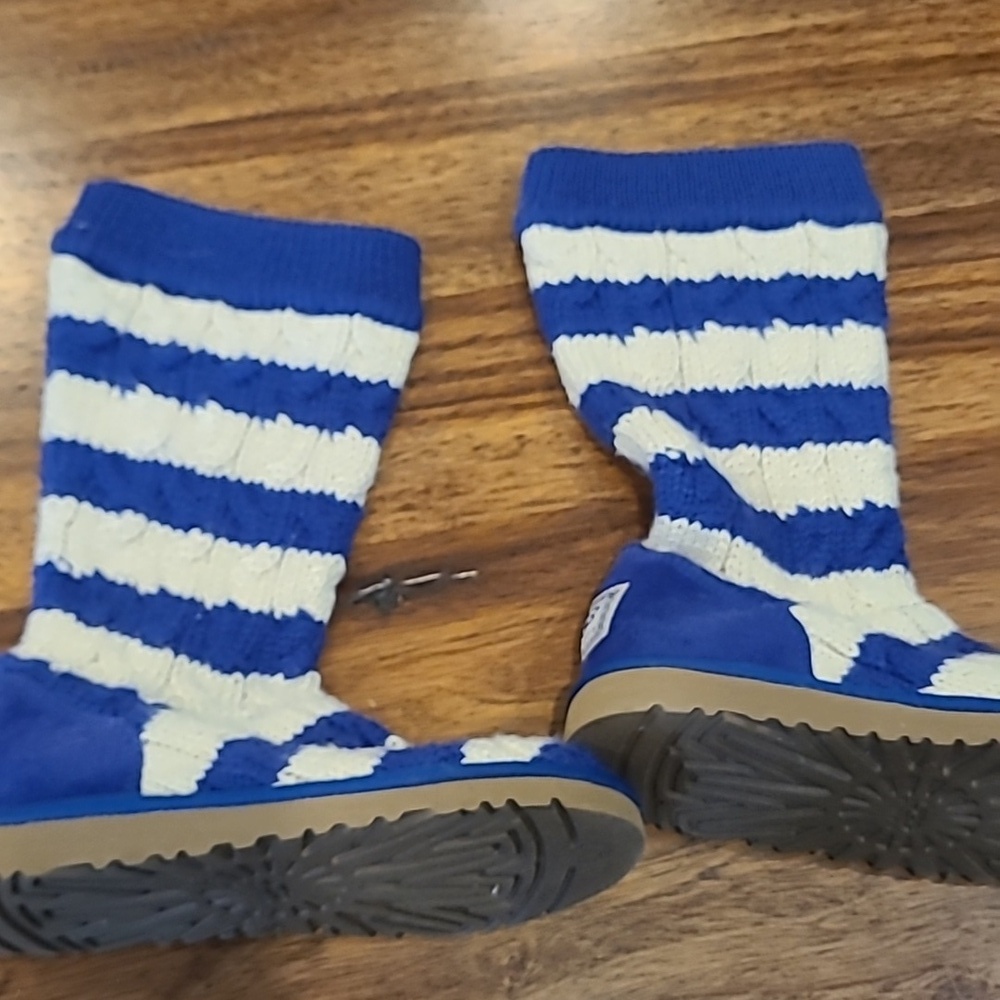 Uggs sweater boots women's size 4